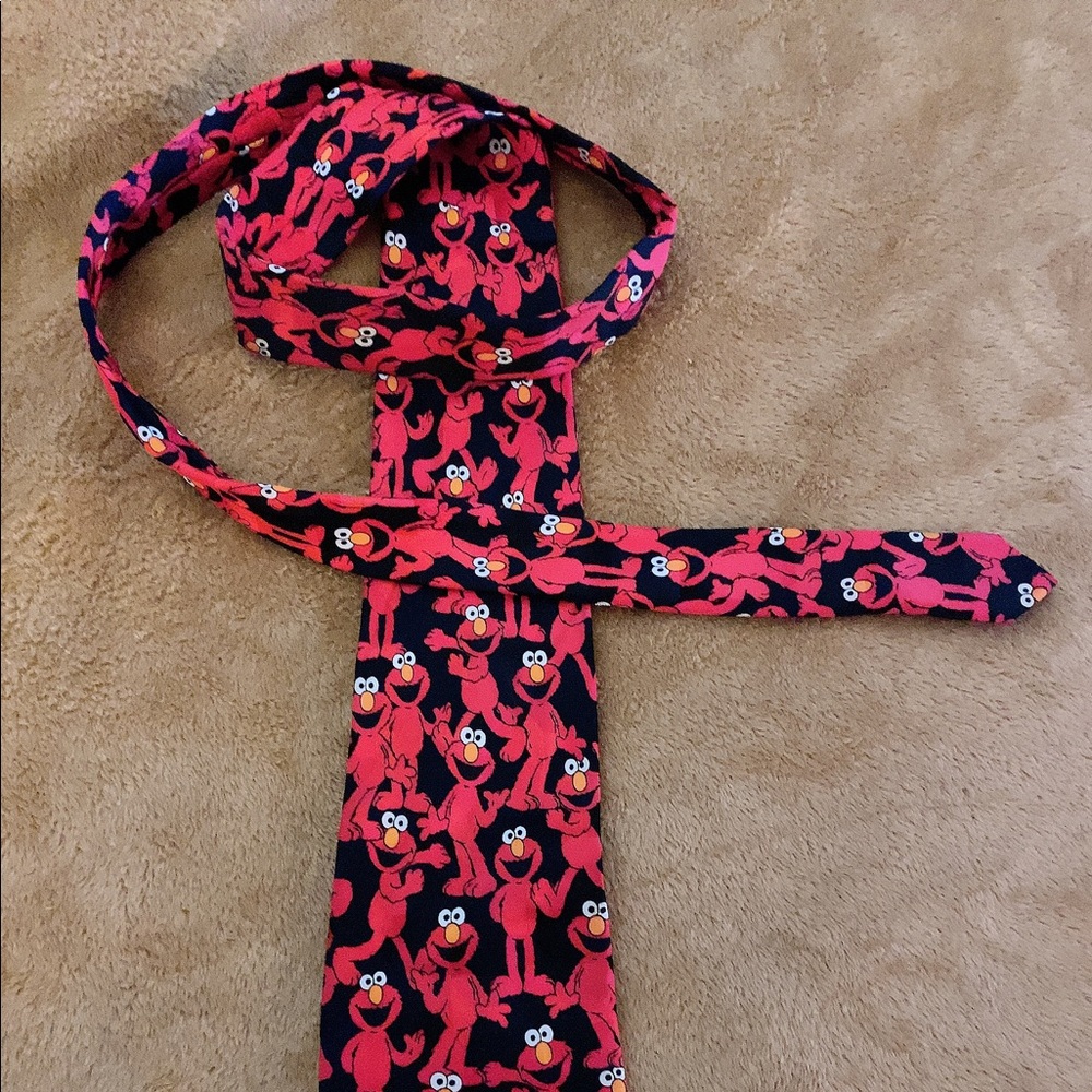 Men’s all over Elmo print neck tie